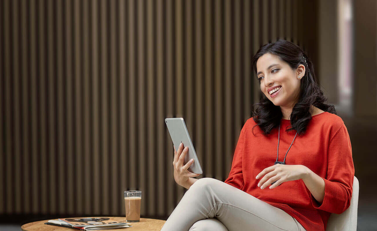 1920x800-connectivity-intro-woman.jpg