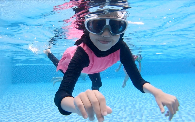 Watch how Muna goes swimming with her cochlear implants